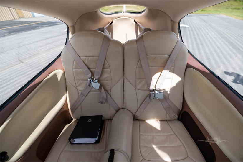 Cirrus SR-22 cabin