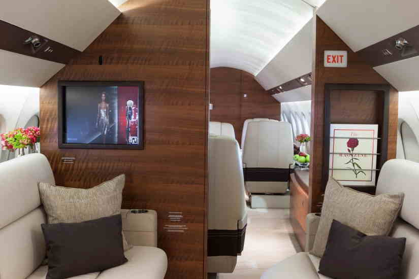 Dassault Falcon 900 DX business jet