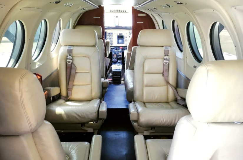 Beechcraft King Air 100 cabin