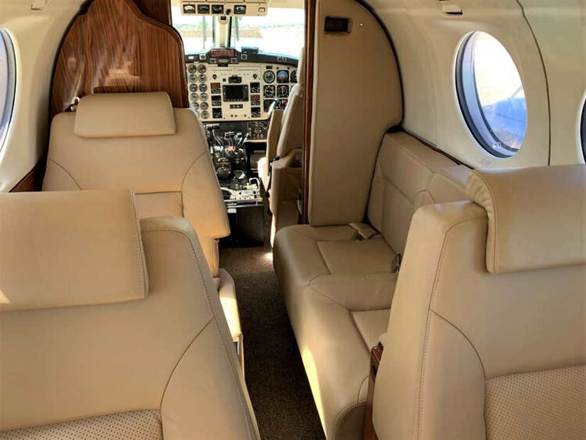 Beechcraft King Air 300 cabin