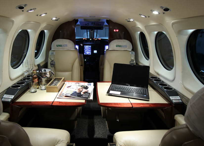 Beechcraft King Air 90 cabin