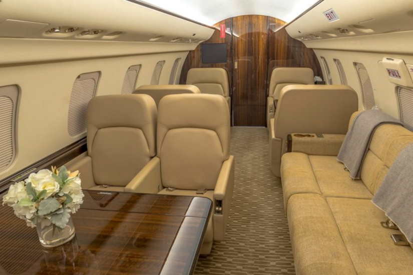 Bombardier Challenger 600 business jet