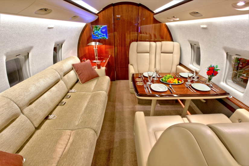 Bombardier Challenger 604 business jet