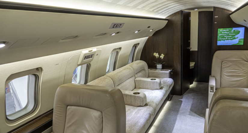 Bombardier Challenger 605 cabin