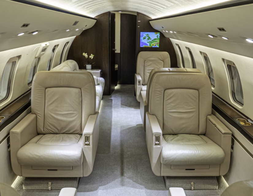 Bombardier Challenger 605 business jet