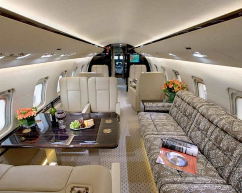 Bombardier Challenger 800 business jet